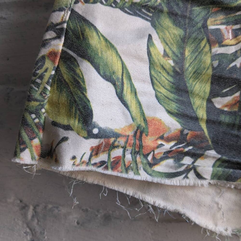 Distressed Denim Grunge Shorts High Rise Tropical Jungle Print Raw Hem Cut Offs - Picture 2 of 7